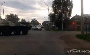 Появилось видео столкновения БТР и Kia на кемеровском перекрёстке