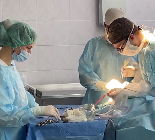 Кемеровские нейрохирурги спасли от инвалидности 4-летнего мальчика с треугольной формой черепа