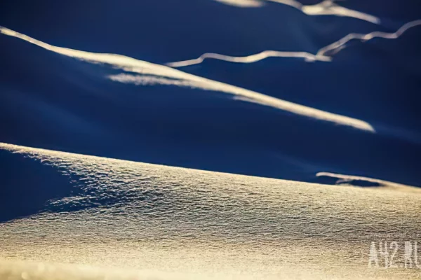 Около тысячи человек застряли на восточном склоне Эвереста