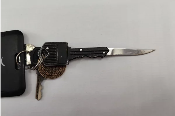 Кузбассовец замаскировал складной нож под ключ, чтобы пронести его в зал суда