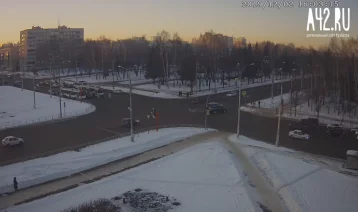 Фото: Момент тройного ДТП в Кемерове на пересечении проспекта Химиков и бульвара Строителей попал на видео 1