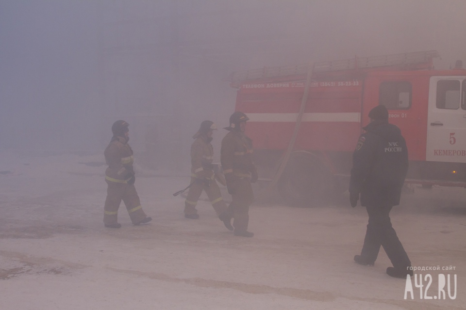 Спустя несколько минут после боя курантов в центре Кемерова загорелся дом
