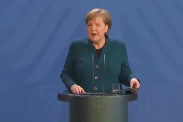 Фото: Ангела Меркель отправилась на карантин после контакта с заражённым  1