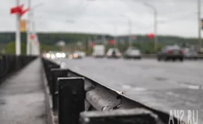Автобус попал в ДТП на Кузбасском мосту в Кемерове