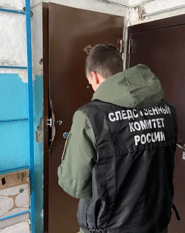 В Саратовской области в квартире обнаружили шесть тел, дверь пришлось вскрывать
