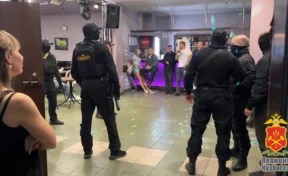Проверили 245 человек: в Новокузнецке сотрудники полиции вышли в рейд по ночным клубам
