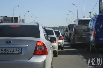 Фото: Водители встали в огромной пробке на въезде в Кемерово 1