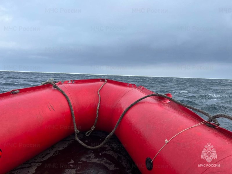 Спасательная операция на Сахалине: около 70 человек унесло в море на льдине