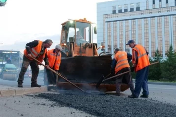 Фото: В Кемерове на участке Притомского проспекта укладывают новый асфальт 1