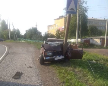 Фото: В Кузбассе в жёстком ДТП пострадали шесть человек, в том числе трое детей 1