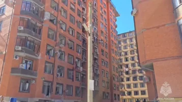 Фото: В Махачкале после взрыва газа в 14-этажном доме эвакуировали 150 жильцов 1