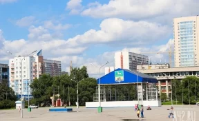 На Площади общественных мероприятий в Новокузнецке демонтируют сцену