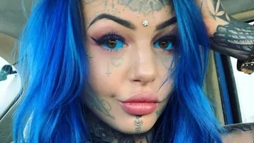 Фото: Девушка сделала татуировки на глазах и ослепла  1