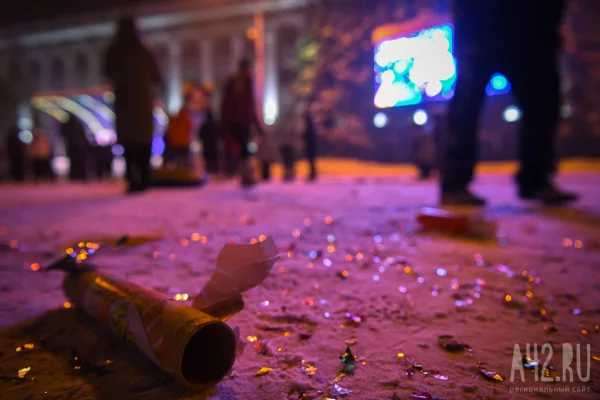 В Кемерове школьники кидали петарды под ноги прохожим: горожане возмущены