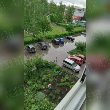 Фото: Жители кузбасских городов пожаловались на затопленные после дождя улицы 1