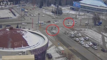 Фото: Энергетики объяснили, почему шёл пар из-под земли на проспекте Ленина в Кемерове 1