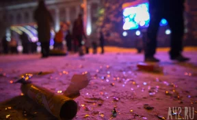 В Кемерове школьники кидали петарды под ноги прохожим: горожане возмущены