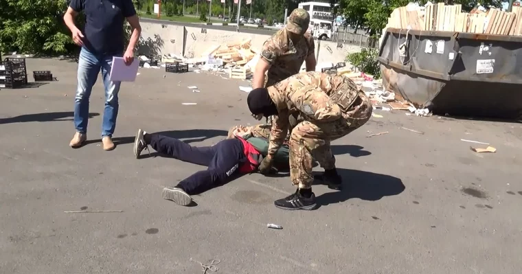 Фото: В Кузбассе работник оружейного магазина оказался лидером ОПГ по незаконной торговле оружием и боеприпасами 2