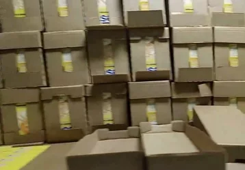Фото: В ХМАО в морге нашли склад коробок с детским питанием 1