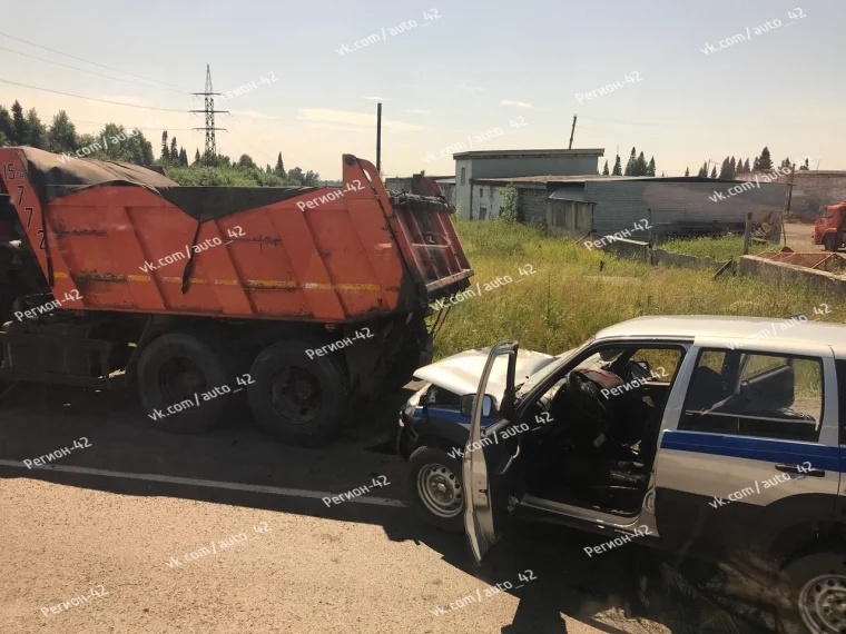 Фото: Водитель полицейского автомобиля погиб в ДТП на кузбасской трассе 2