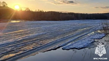 Фото: В Кузбассе перевернулась аэролодка: два пассажира спаслись, троих до сих пор ищут  3