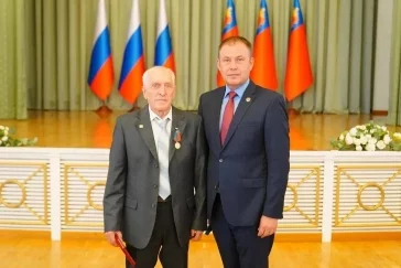 Фото: Илья Середюк вручил награды лучшим машиностроителям Кузбасса 3