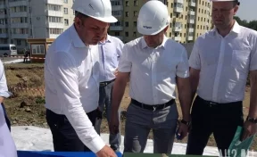 Мэр Кемерова проверил, как идёт строительство домов на Южном