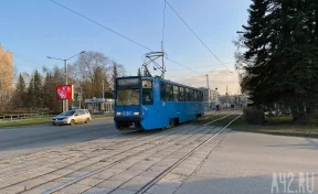 Мэр Новокузнецка попросил автолюбителей не заезжать на трамвайные пути на Октябрьском проспекте