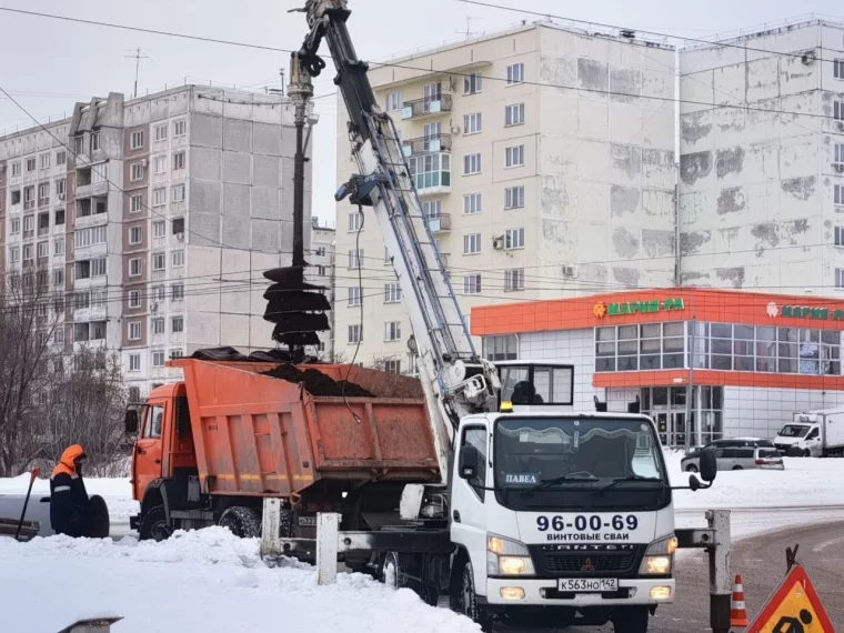 Фото: Закуплено 90% материалов: власти Новокузнецка показали строительство троллейбусной сети на Ильинке 2