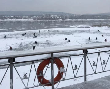 Фото: В Кемерове рыбаки вышли на неокрепший лёд Томи 1