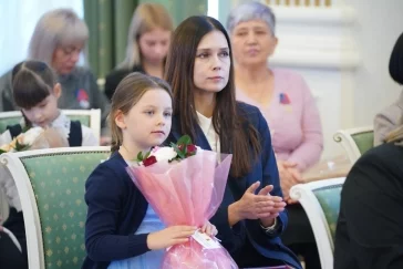 Фото: Губернатор Кузбасса вручил награды самым главным женщинам в мире 3