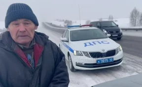 Сотрудники Госавтоинспекции помогли водителю на трассе Кемерово — Новокузнецк