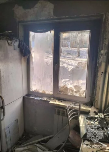 Фото: В Иркутске прохожий спас 7-летнего ребёнка из горящей квартиры 1