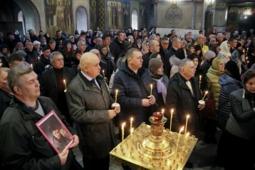 Фото:  В Кузбассе прошла панихида по погибшим в «Зимней вишне» 1