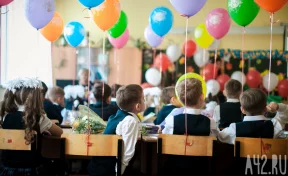 Депутаты предложили увеличить лимит на подарки учителям до 10 000 рублей