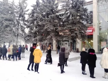 Фото: В Новокузнецке эвакуировали торговый центр «Юность» 1
