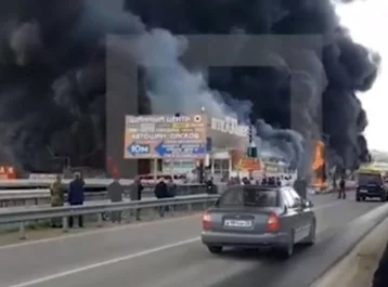 Фото: Под Пятигорском на рынке произошёл крупный пожар  1