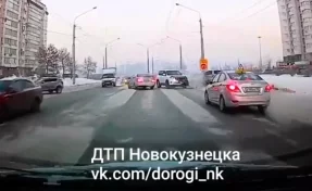 ДТП с Toyota Land Cruiser в Кузбассе попало на видео