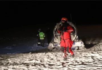 Фото: В Эстонии микроавтобус с людьми провалился под лёд 1