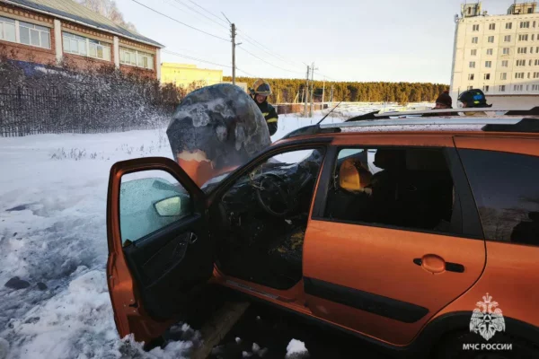 Житель Белорецка спас потерявшего сознание мужчину из горящей машины
