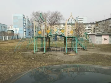 Фото: «Орудие пыток Средневековья»: кемеровчанин пожаловался на опасную детскую площадку 1