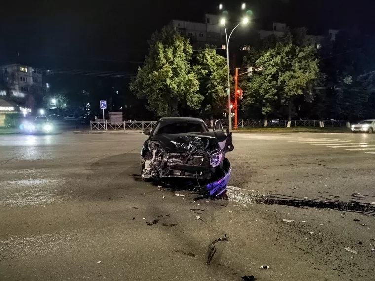 Фото: Мотоциклист получил травмы: стали известны подробности жёсткого ДТП на проспекте Ленина в Кемерове 2