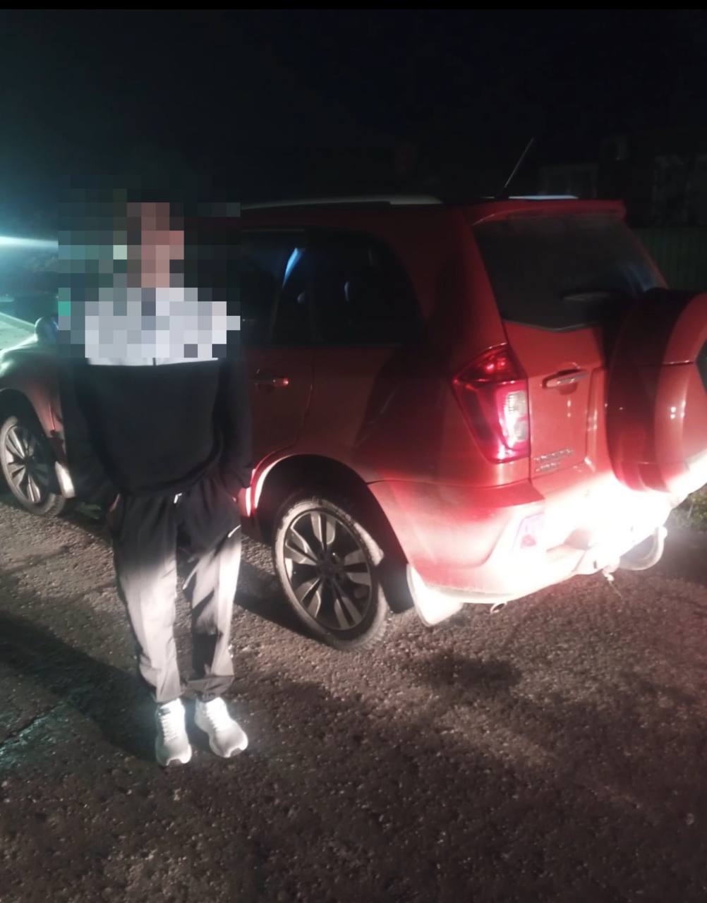 В Кузбассе 15-летний подросток взял автомобиль тёти и катался по городу: его поймали полицейские