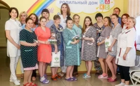  Родивших 1 июня женщин поздравил детский клуб «Лидеры» 