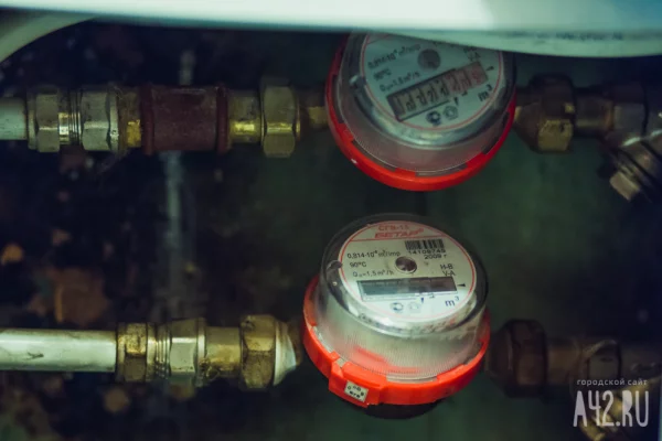 В Санкт-Петербурге пенсионер и 9-летняя девочка обварились из-за порыва трубы