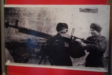 Фото: Дмитрий Анисимов поздравил легендарную кемеровчанку со 102-м днём рождения 2