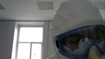 Фото: Кузбасский врач рассказала о сложностях работы в защитных костюмах 1