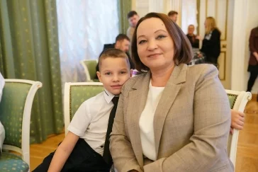 Фото: Губернатор Кузбасса вручил награды самым главным женщинам в мире 4