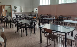 В Новокузнецке студентка техникума пожаловалась на гусениц в еде