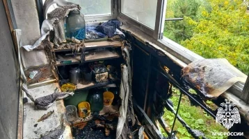 Фото: 47 человек эвакуировались, двоих вывели спасатели во время пожара в Мариинске 1